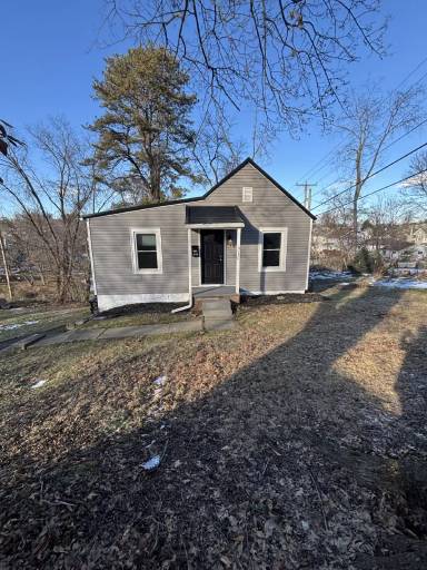 Main picture of 917 Foster Ave