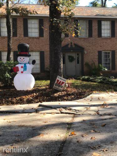 Main picture of 26 E Wandering Oak Dr