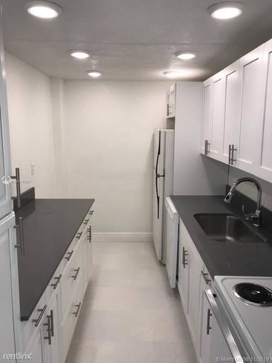 Main picture of Harbour Pointe of Miami Condo