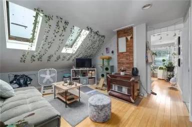 Main picture of 121 Grove St
