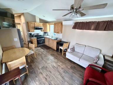 Main picture of 11 Pond Ln