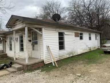 Main picture of 206 N Ross Ave
