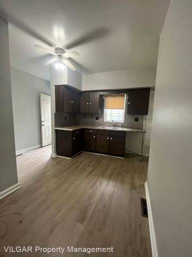 Main picture of 4727 Sheffield Ave