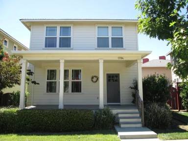 Main picture of 1784 Roth St