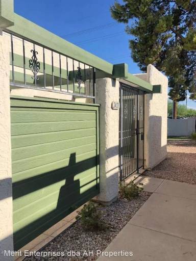 Main picture of 2421 E 7th St