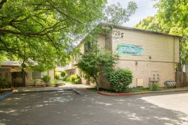 Main picture of 729 W 2nd Ave