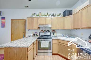 Main picture of 1160 W Grand Ave