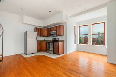 Main picture of 1745 W Diamond St