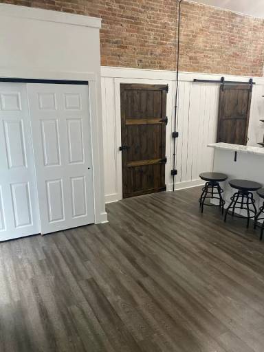 Main picture of 3 W Laurel St