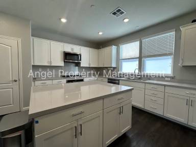 Main picture of 26641 Mission Blvd