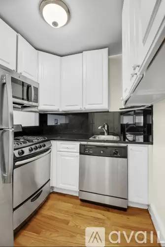 Main picture of 1380 York Ave