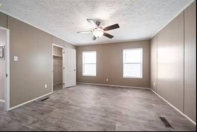 Main picture of 1010 1st St SE
