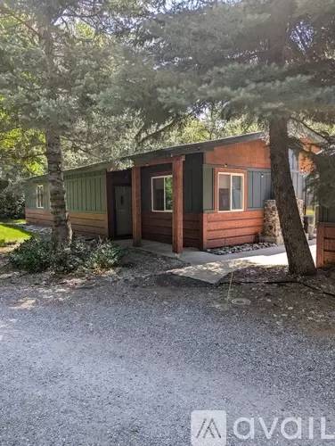Main picture of 657 Ogden Cyn
