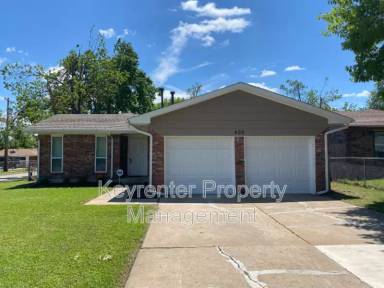 Main picture of 400 NW 84th St