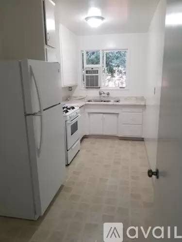 Main picture of 912 N Genesee Ave
