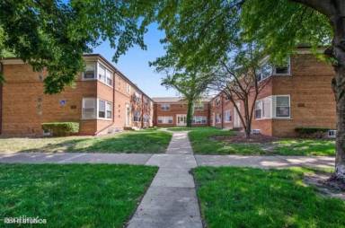 Main picture of 2103 W Berwyn Ave