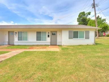 Main picture of 1009 E Main St