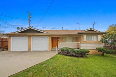 Main picture of 122 E 64th Pl