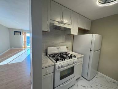 Main picture of 252 Shorewood Dr