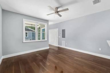 Main picture of 422 NW 3rd Ave