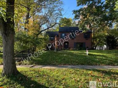 Main picture of 615 W 7th St