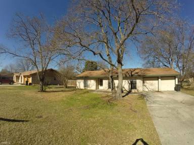 Main picture of 205 Indian Oaks Dr