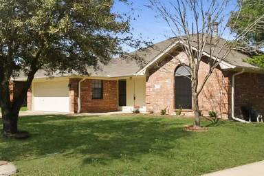 Main picture of 4001 Hunter Creek Dr