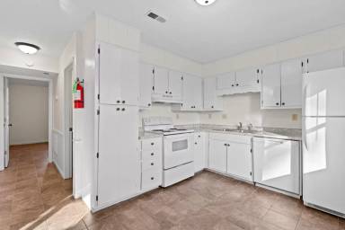 Main picture of 1001 Kiser Blvd