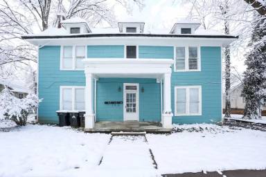 Main picture of 418 E College St