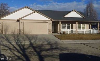 Main picture of 3320 N Lilyturf Ave