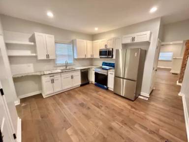 Main picture of 211 Hawkes Ave