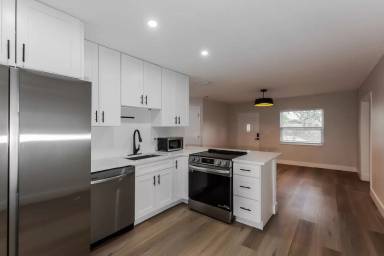 Main picture of 726 75th Ave N