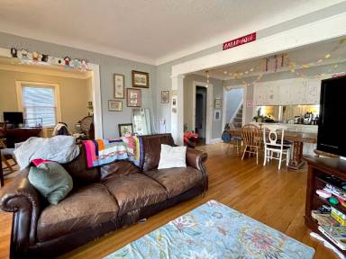 Main picture of 2080 Roblyn Ave