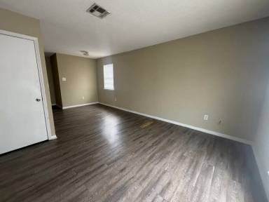 Main picture of 106 Hummingbird Ln