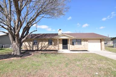Main picture of 907 Hackberry St