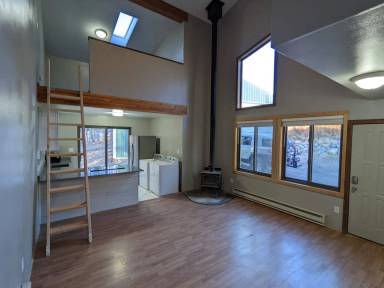 Main picture of 38 Ski Pole Ct