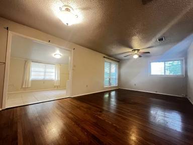 Main picture of 2415 Rhododendron Ave
