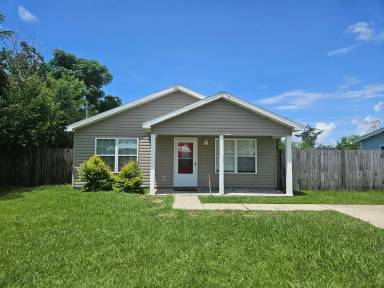 Main picture of 901 Huntington Dr