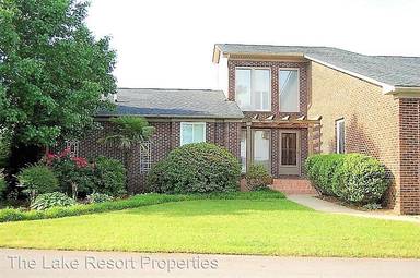 Main picture of 653 Castleberry Ct