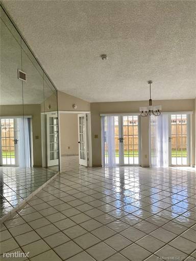 Main picture of 4730 NW 98th Pl