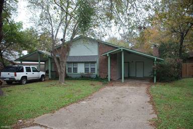 Main picture of 2902 Forest Bnd
