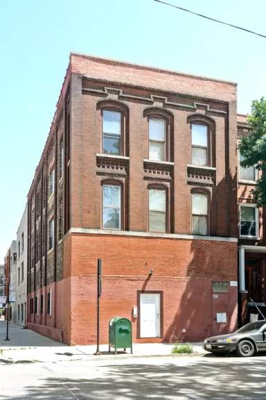 Main picture of 885 N Marshfield Ave