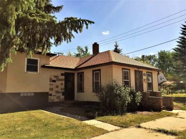 Main picture of 736 3rd St NE