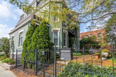 Main picture of 1371 N High St