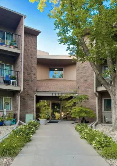 Main picture of 3850 Plymouth Blvd