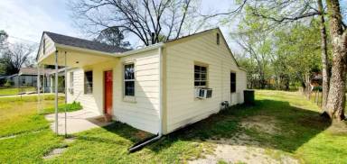 Main picture of 250 W Delano Ave