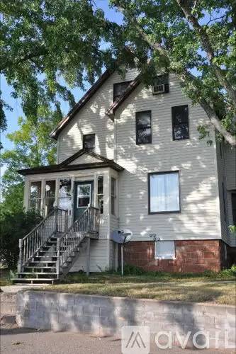 Main picture of 1055 S Lincoln Dr