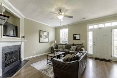 Main picture of 236 Merchants Dr