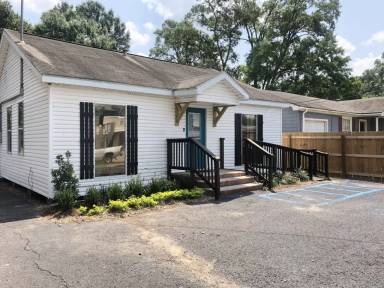 Main picture of 3005 Common St