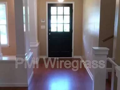 Main picture of 204 Harwood Pl